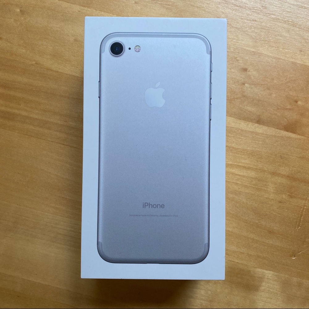 iPhone 7 128 GB Silver BOX ONLY